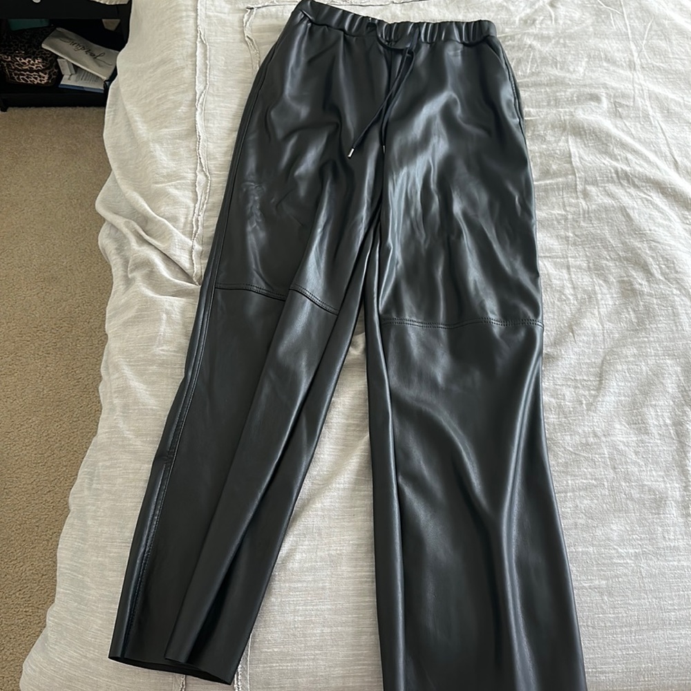 Tie leather pants